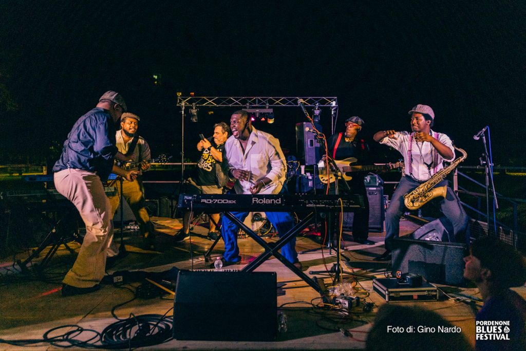 Gruppo del Blues Festival mentre suonano